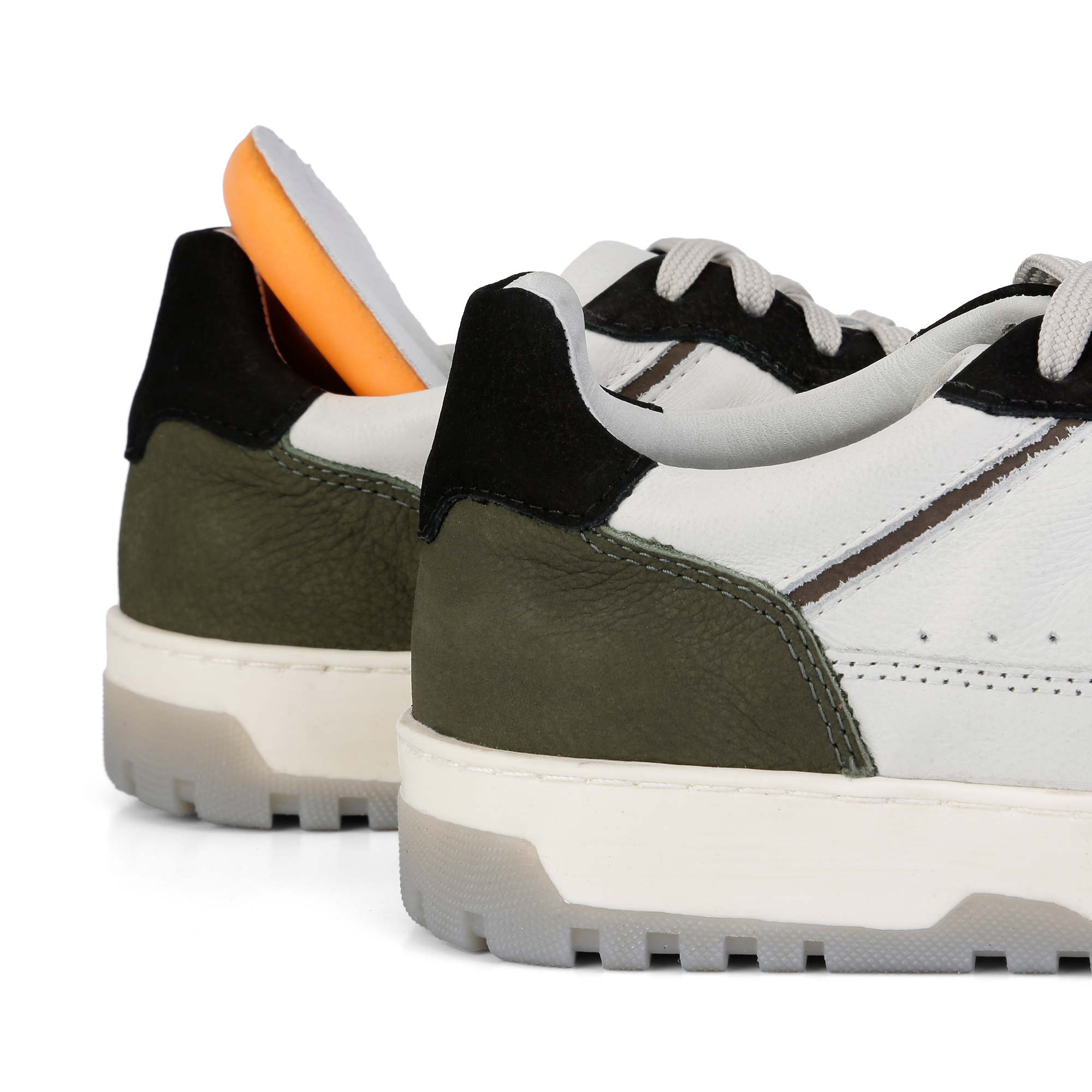 TÊNIS PRETO / NEVE / MUSGO